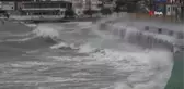 Ayvalık'ta şiddetli yağış ve lodos hayatı olumsuz etkiledi