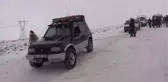 Off-road tutkunundan lastik raftingi yapan kız arkadaşına sürpriz evlilik teklifi