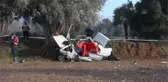 Ağaca çarpan otomobildeki 2 kişi öldü, 3 kişi yaralandı