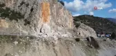 Antalya-Mersin karayolu heyelan nedeniyle trafiğe kapandı