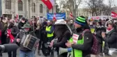 Son Dakika | Avusturya'da protestocular, Kovid-19 önlemleri karşıtları gösteri yasağına rağmen sokağa çıktı (2)