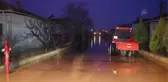 KIRKLARELİ - Belediye ekipleri ve vatandaşlar mahsur kalan hayvanları kurtarmak için seferber oldu (2)