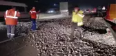 Taş yüklü tır devrildi: 1 yaralı