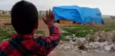 5 çocuklarıyla birlikte boş arazideki çadırda yaşam mücadelesi veren aileye hayırseverler yardım etti