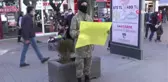 Bu sosyal deney herkesi ağlattı...Karşılarında askeri kıyafetli genci gören gözyaşlarını tutamadı