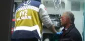 Kazada kulağı kopan sürücü, aracını bırakmak istemedi! Ambulansa binmemek için direndi