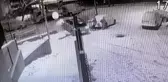 Son dakika haberi: Dehşet anları kamerada...Çocuk aracın altında kalmaktan son anda böyle kurtuldu