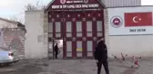 İnfaz koruma memurları cezaevi bahçesinde besledikleri sokak hayvanlarını sahiplendiriyor