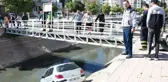 Otomobiliyle su kanalına uçan genç kız, yürekleri ağza getirdi