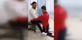 Bedensel engelli iki genç birbirilerine 