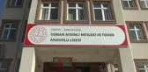 Meslek lisesi öğrencileri, elbise ile tutumu birleştirdi