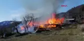 ARTVİN Şavşat'taki yangında 4 ev, 4 ahır ve 4 samanlık yandı