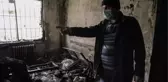 GÜNGÖREN'DE İTFAİYE KORKULUK DEMİRLERİNİ KESEREK MAHSUR KALAN KİŞİYİ KURTARDI