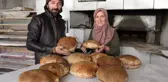 Babasının 40 yıllık işini bıraktı, annesiyle ekmek fırını açtı