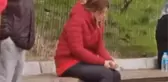 Kalp krizi geçiren babasının başından ayrılmayan Pelin Öztekin'in hastane önündeki hali yürek burktu