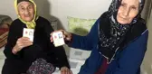 105 yaşındaki Münevver Nine 71 yaşındaki kızıyla aşı oldu