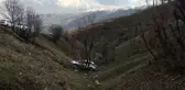 Direksiyon hakimiyetini kaybeden otomobil şarampole yuvarlandı