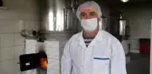 Geleneksel yöntemlerle 30 yıldır odun ateşinde şekersiz helva üretiyor
