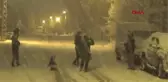 Ardahan'da kar yağışı etkili oldu, leylekler kar altında kaldı