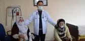 İkiz nineler ikinci doz aşılarını oldu