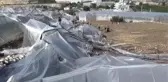 Mersin'de fırtına nedeniyle çatılar uçtu, seralar zarar gördü