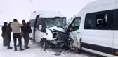 Minibüsler kafa kafaya çarpıştı: 17 yaralı