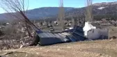 Şiddetli rüzgar nedeniyle çatılar uçtu, seralar zarar gördü
