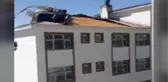 Çatılar kağıt gibi uçtu