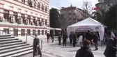 İSTANBUL CAMİ AVLUSUNA KURULAN ÇADIRDA 65 YAŞ ÜSTÜNE KOVİD-19 AŞISI