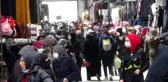 Kadınlar kıyafet pazarına akın etti