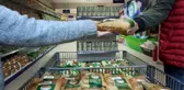 Bu markette para değil puan geçiyor