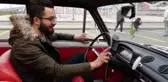 Karadenizli gencin yolda zıpladığı izlenimi veren otomobili ilgi görüyor