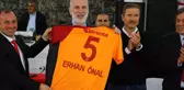 Son Dakika: Galatasaray'ın efsane futbolcularından Erhan Önal, 63 yaşında hayatını kaybetti