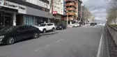 SULTANGAZİ'DE YOLA PARK EDİLEN OTOMOBİLE BÖYLE ÇARPTI