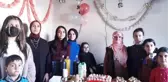 Okula gidemeyen Arzu'ya, arkadaşlarından evinde doğum günü sürprizi