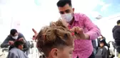 Berberler, depremzede çocuklara hizmet vermek için sıraya girdi
