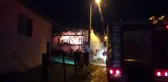 İki katlı ahır ve samanlık alev alev yandı