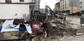 Hizan'da şiddetli rüzgar çatıları uçurdu