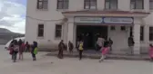Şehit polisin adı okul kütüphanesinde hemşehrilerinin vefası, Türkiye'nin desteğiyle yaşatılıyor