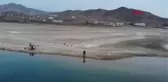 TUNCELİ Kıyıya vuran atık ahşabı, sanat eserine dönüştürüyor