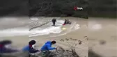 Derede can pazarı...Azgın sularda mahsur kalan 3 genci kurtarmak için vatandaşlar seferber oldu