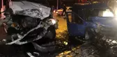 Sultanbeyli'de kısıtlamayı delen sürücü minibüs ile kafa kafa çarpıştı: 2 yaralı