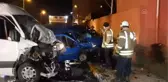 Sultanbeyli'de ters istikamete girerek servis aracıyla çarpışan panelvandaki 2 kişi yaralandı