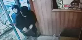 BAHÇELİEVLER'DE KUYUMCUYA GİREN SOYGUNCULAR SERT KAYAYA ÇARPTI