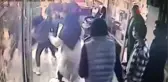 Kimlik soran polislerle tartıştılar, vatandaşlar film gibi izledi