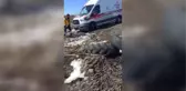 Hasta almaya giderken devrilen ambulanstaki acil tıp teknisyeni yaralandı