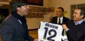 Fenerbahçe'nin istediği Alman Teknik Direktör Löw'ün, Barcelona'nın başına geçmesi tavsiye edildi