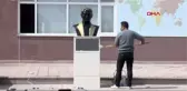 TEKİRDAĞ Tekirdağ' da Atatürk heykeline çirkin saldırıda bulunan şüpheli görüntüden tespit edildi