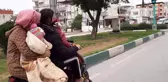 Elektrikli motosiklette tehlikeli yolculuk kamerada