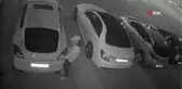 25 saniyede hırsızlık...Lüks otomobilin 50 bin liralık farlarını böyle çaldılar